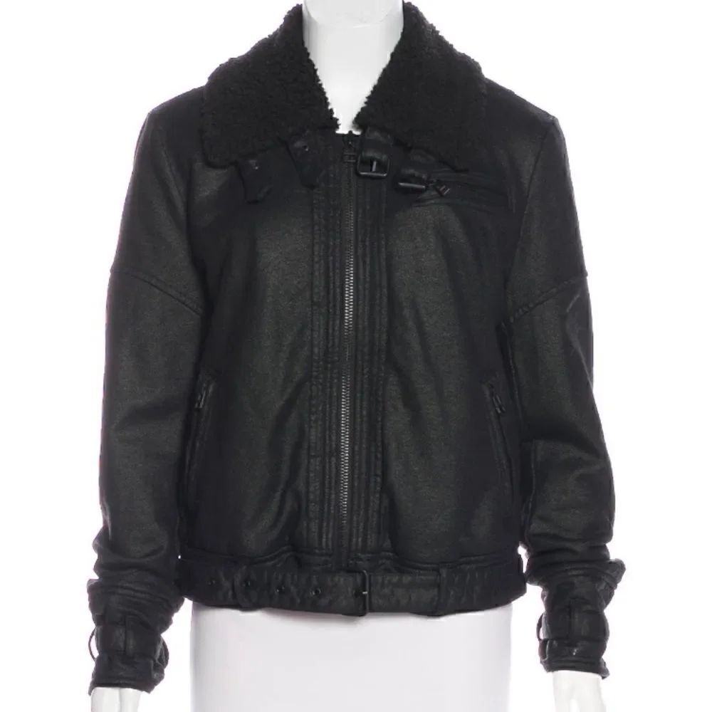 Free People Long Sleeved Black Flight Jacket! ❤️